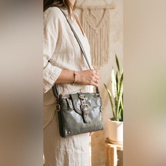 Nine West Gray Faux Leather Crossbody Bag Buckle Detail Multi-Pocket Boho Purse - Picture 2 of 10